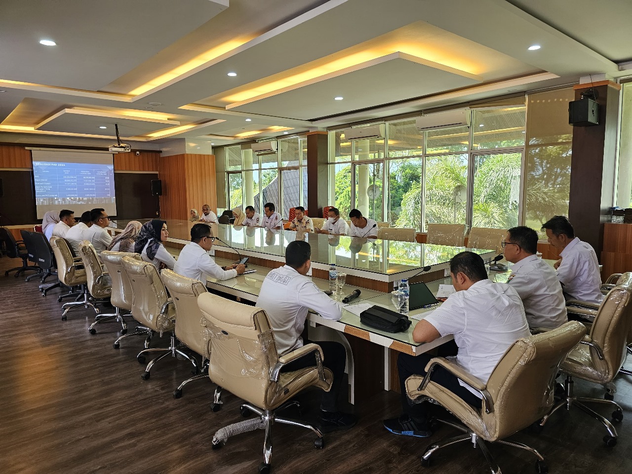 pimpin-rapat-evaluasi-pad-sekretaris-daerah-kota-bukittinggi-harapkan-opd-bekerja-maksimal_1747791986